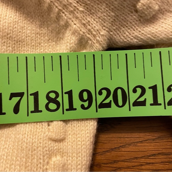 Zara Cream Sweater with Red Floral Embroidery - Picture 10 of 10